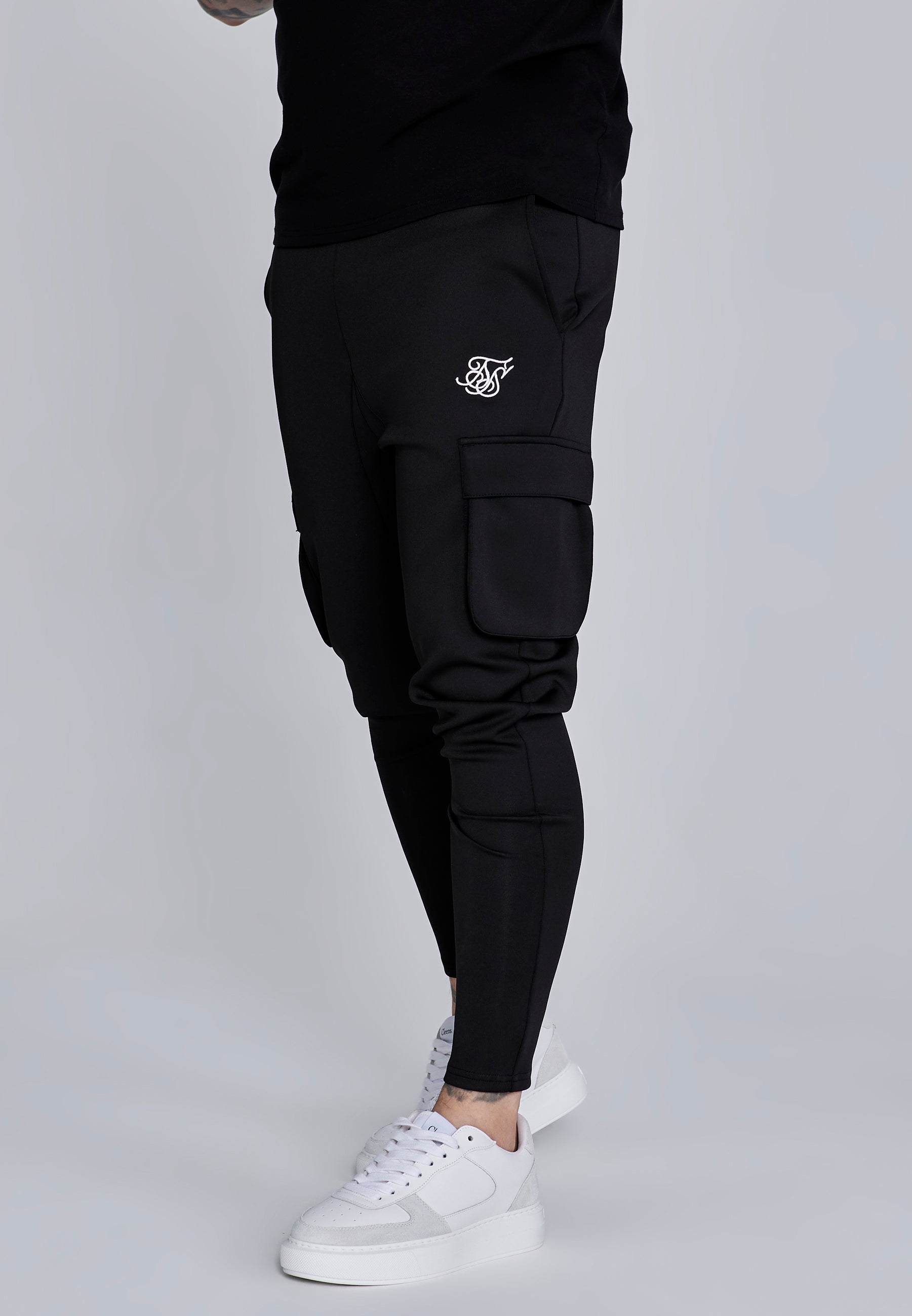 Essentials Poly Cargos in Black Hosen SikSilk