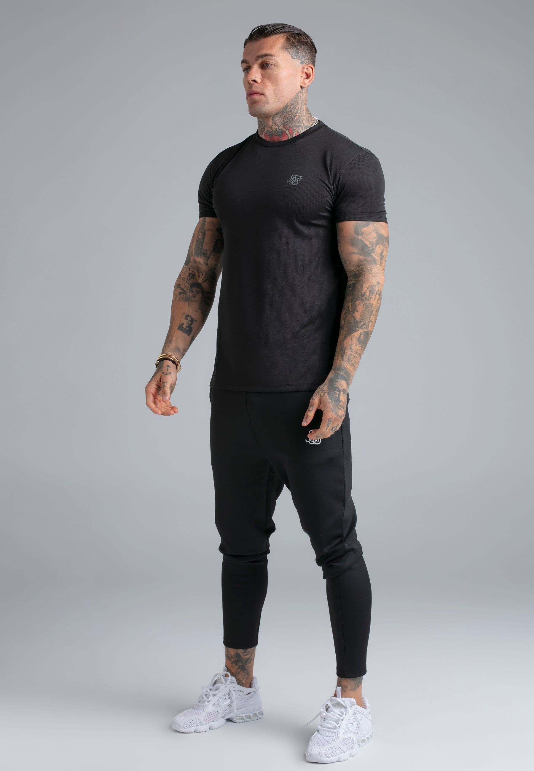 Muscle Fit T-Shirt in Black T-Shirts SikSilk