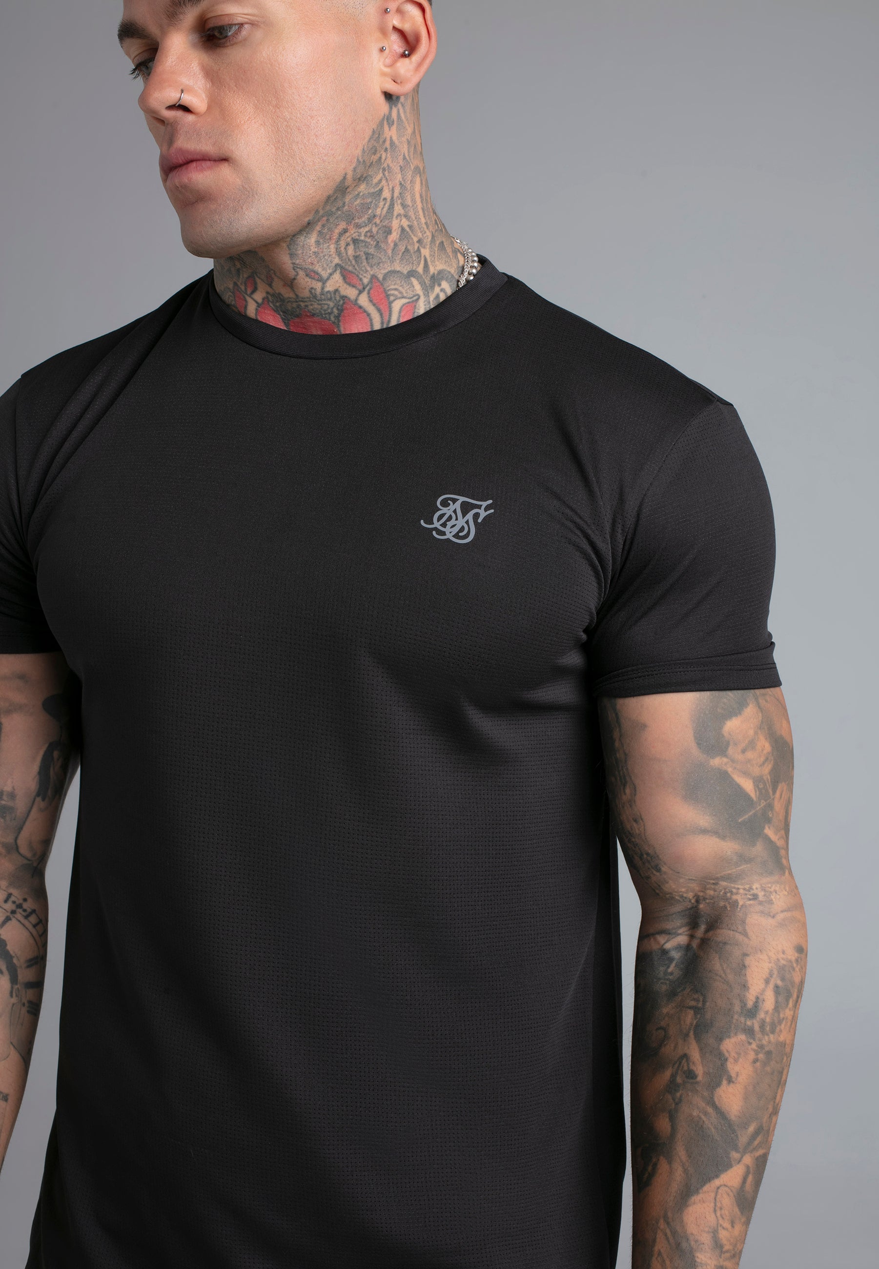 Muscle Fit T-Shirt in Black T-Shirts SikSilk