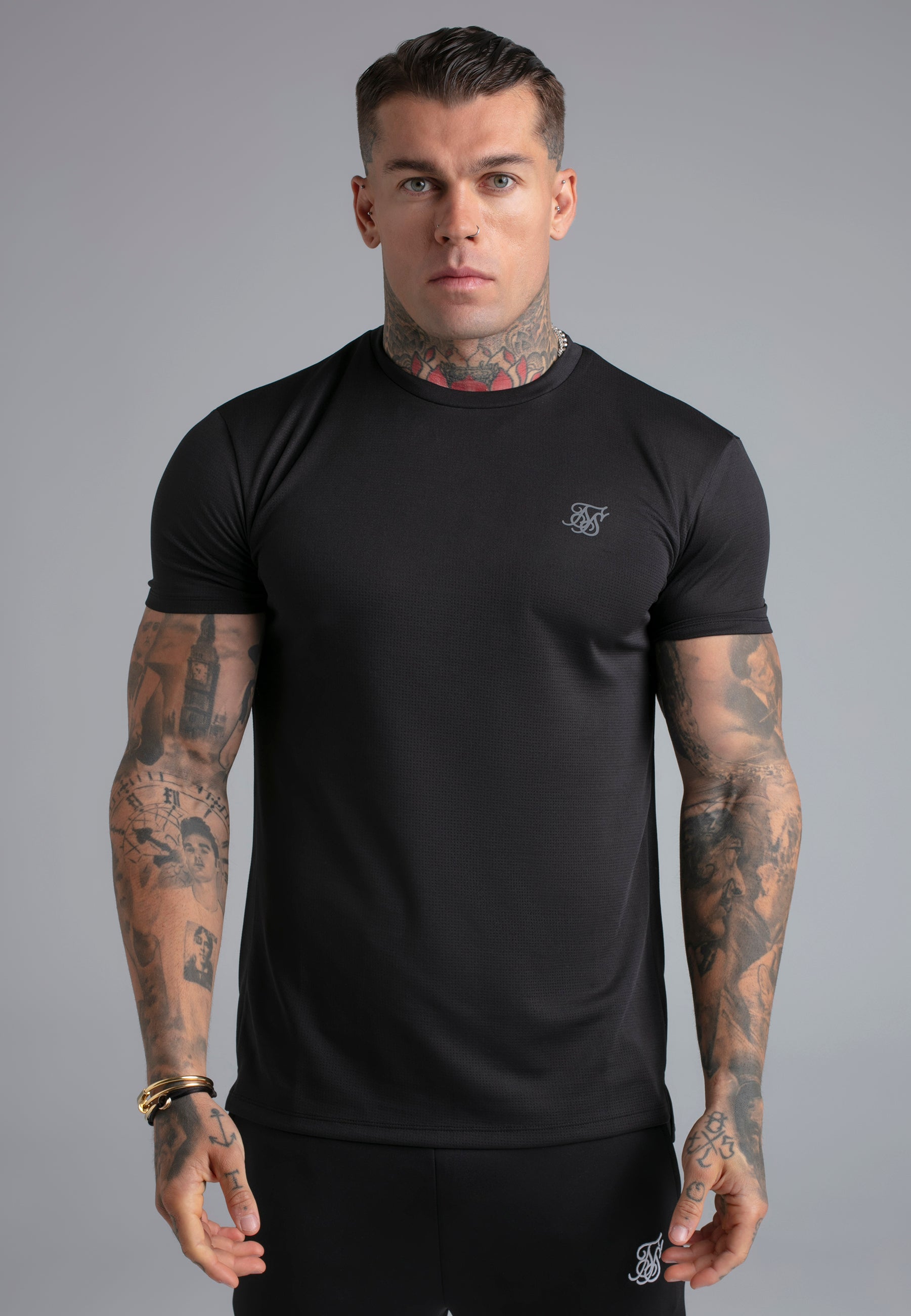 Muscle Fit T-Shirt in Black T-Shirts SikSilk