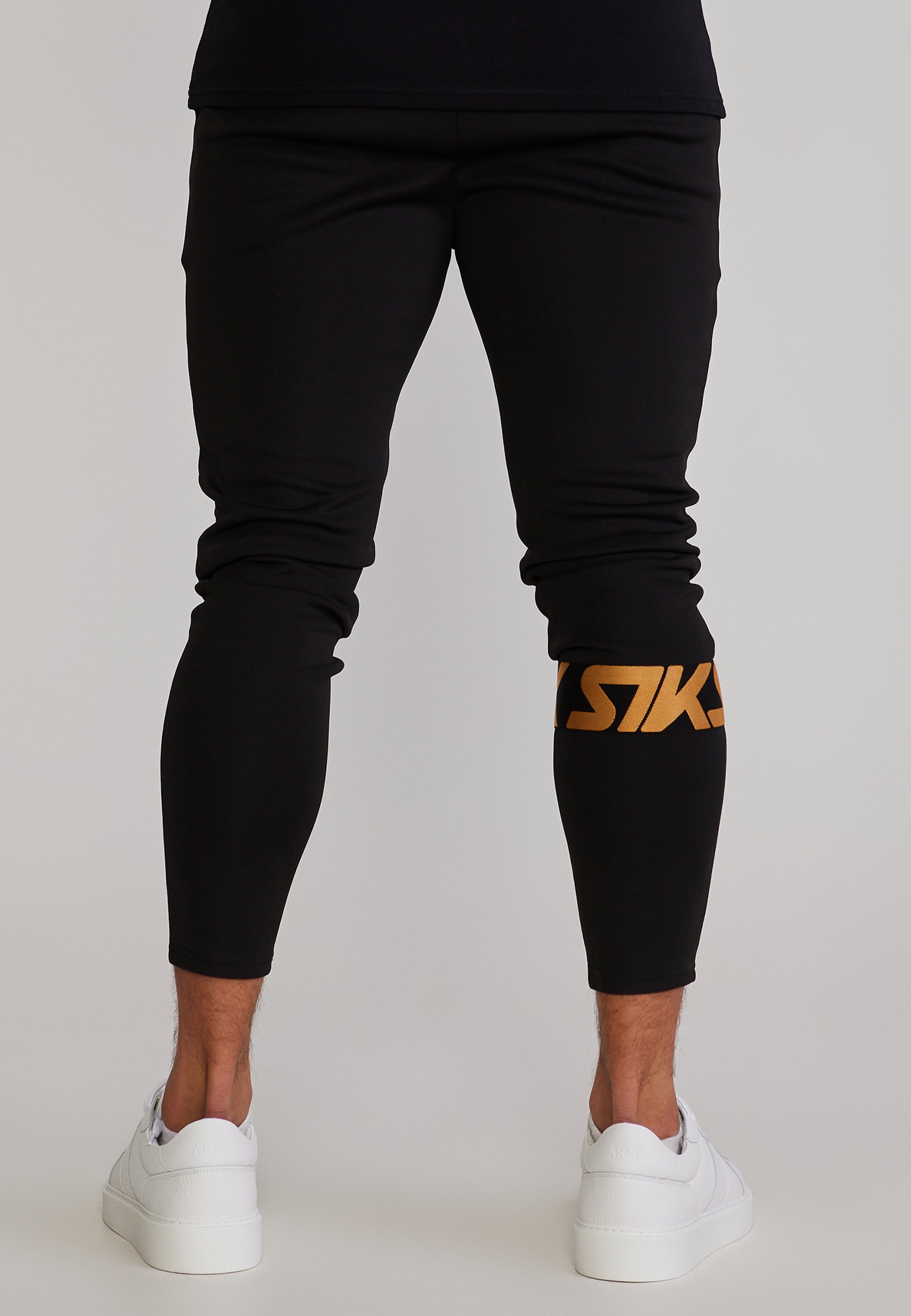 Dynamic Joggers in Black Hosen SikSilk