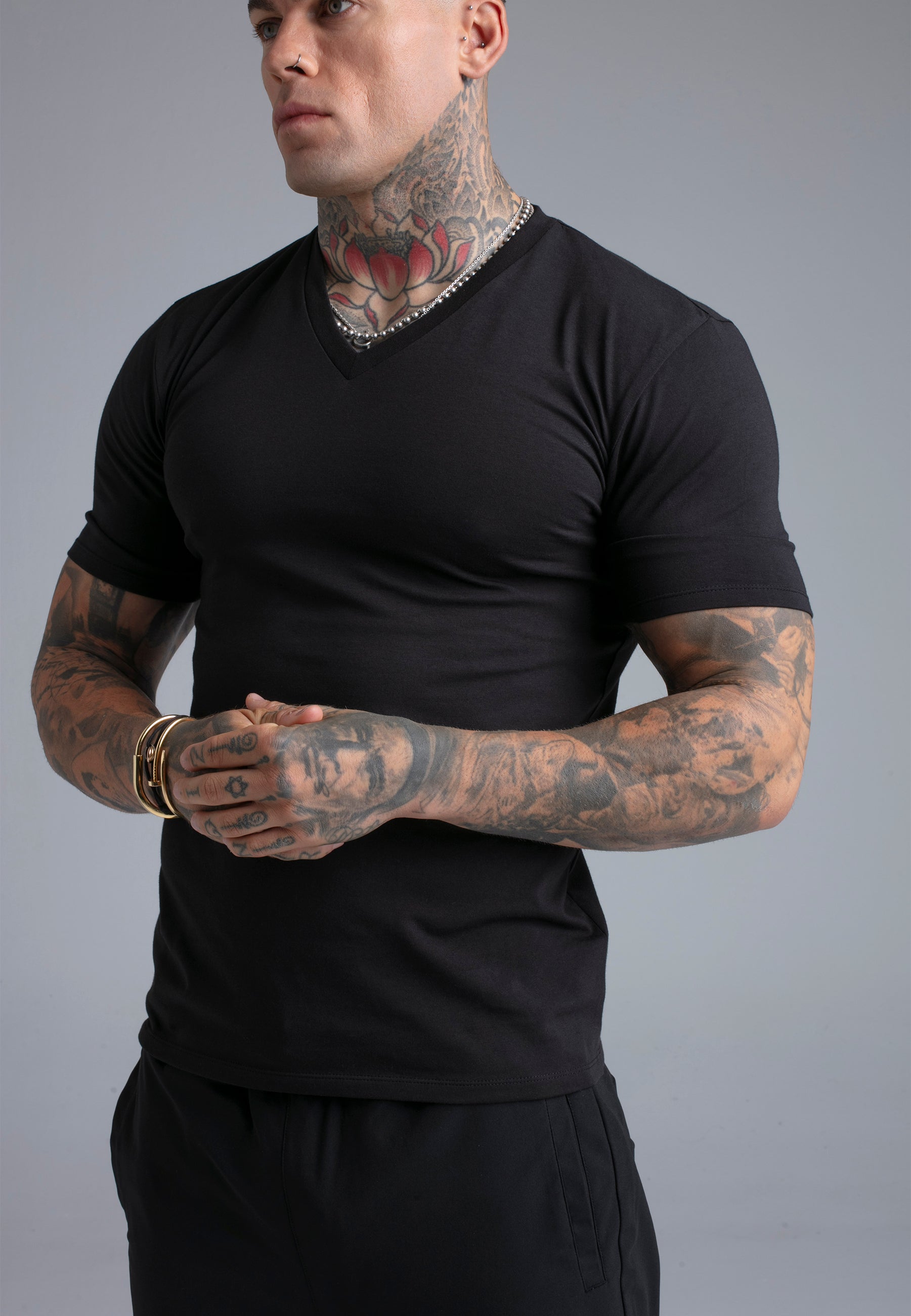 V-Neck T-Shirt in Black T-Shirts SikSilk