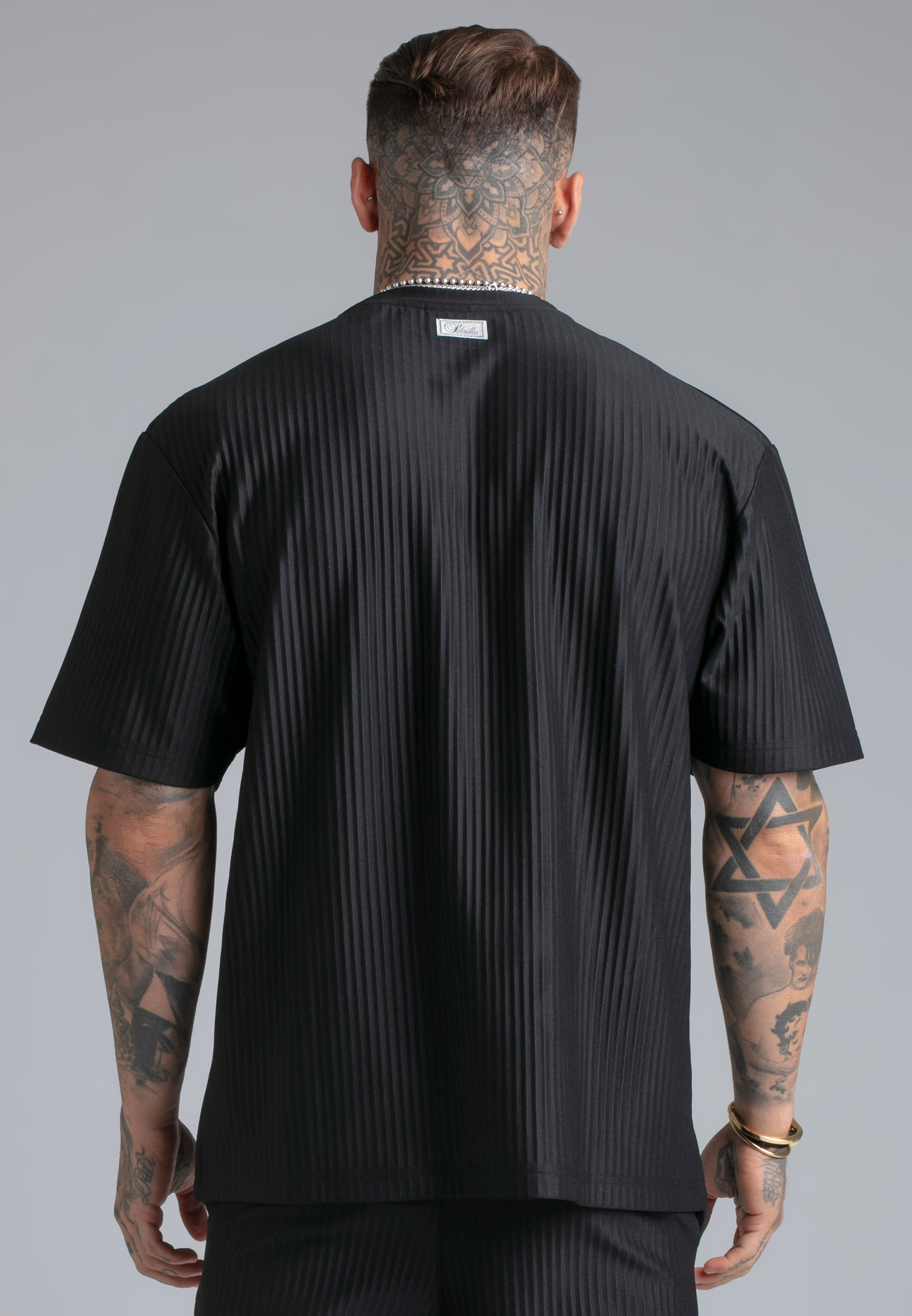 Plisse T-Shirt in Black T-Shirts SikSilk