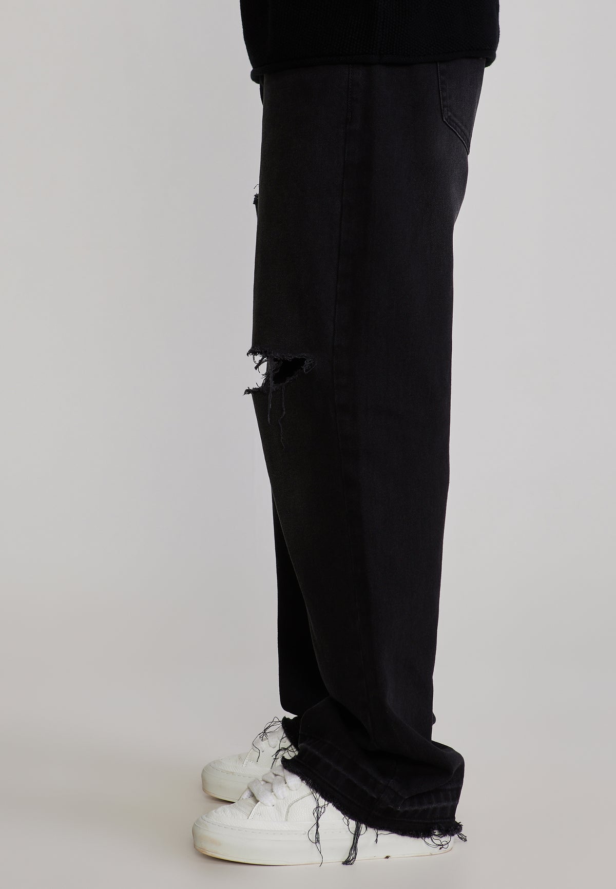 Jeans Distressed Loose Fit in Washed Black Jeans SikSilk