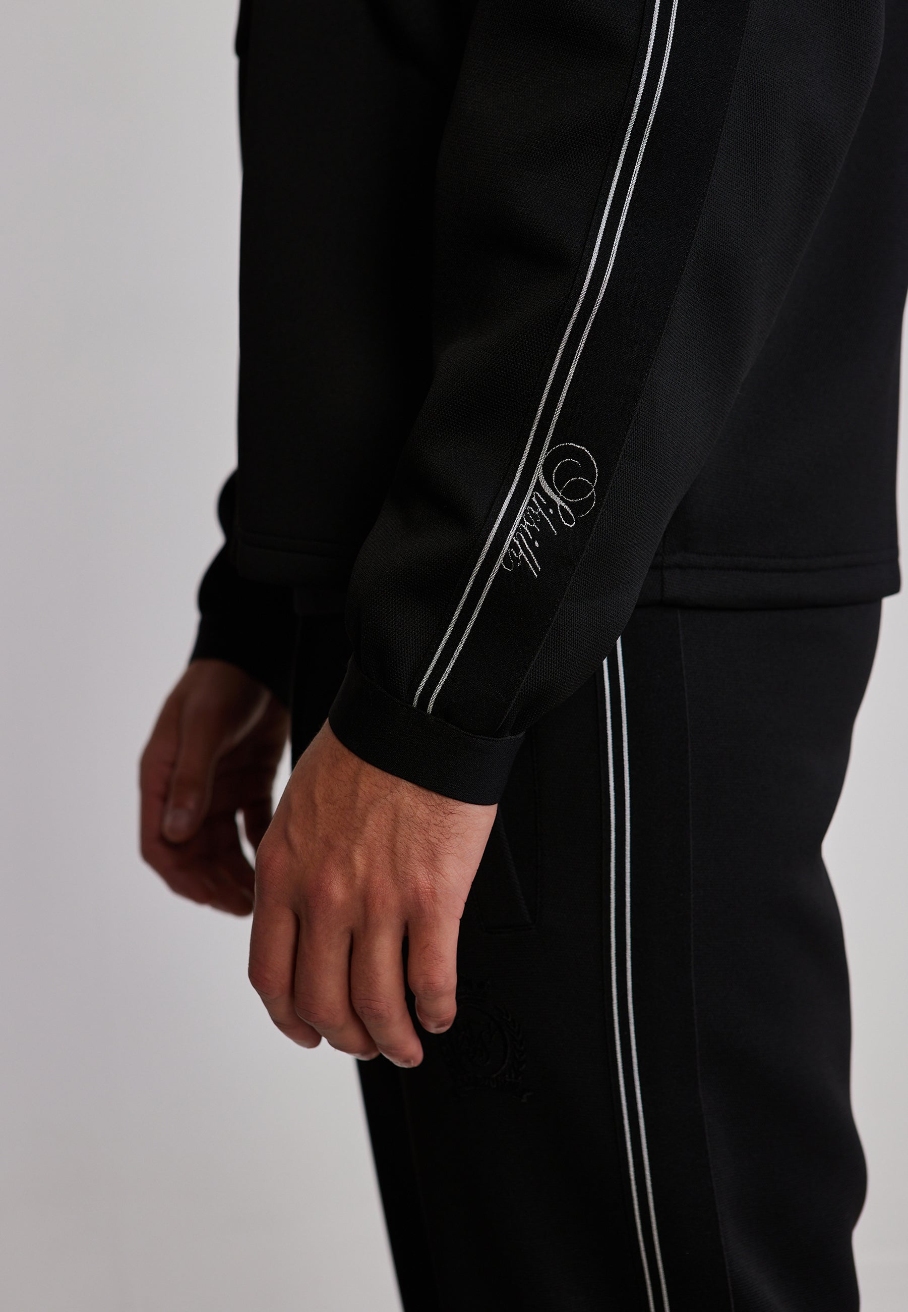 Sweatjacke Taped in Black Sweatjacken SikSilk