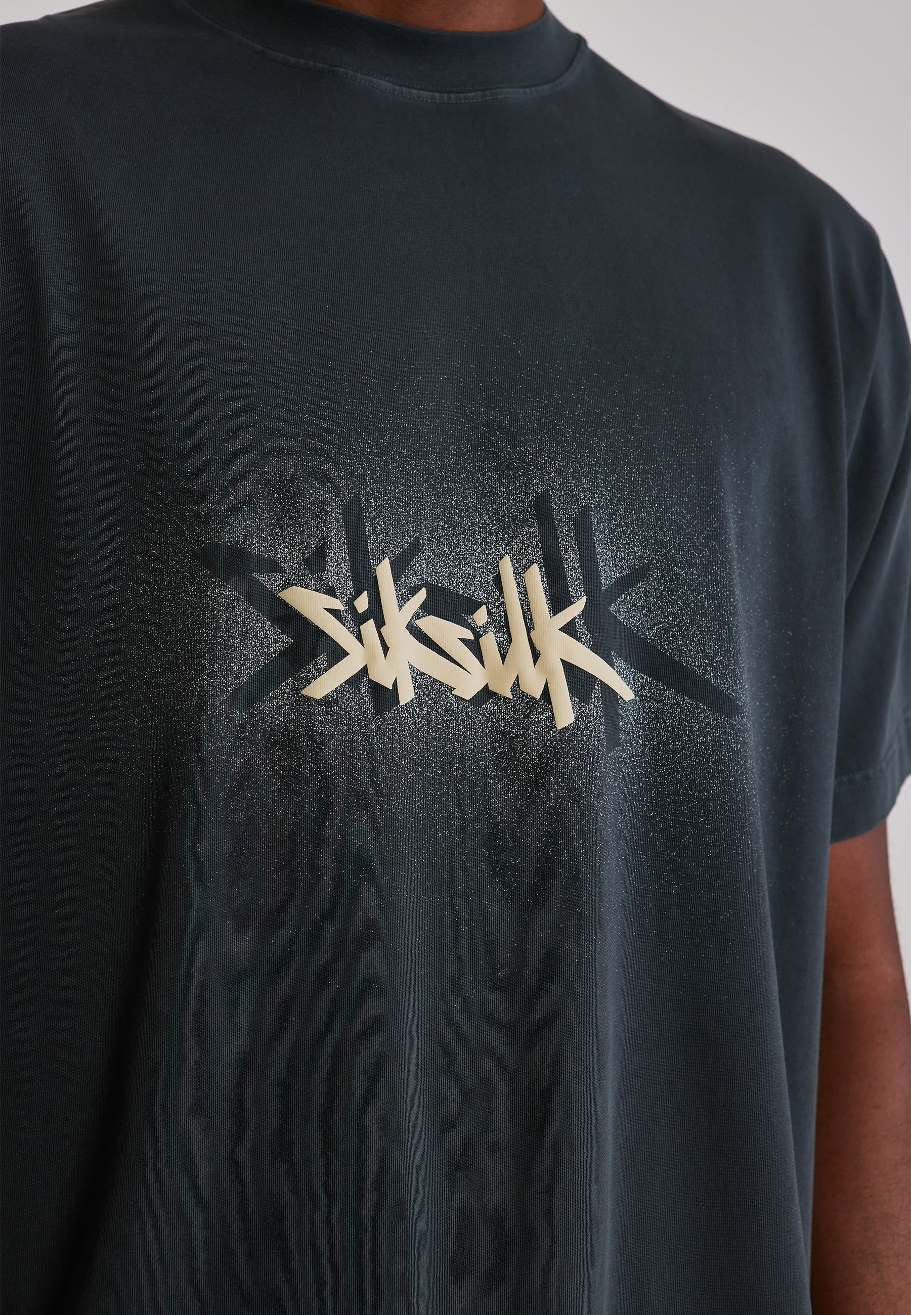 T-Shirt Graphic in Grey T-Shirts SikSilk