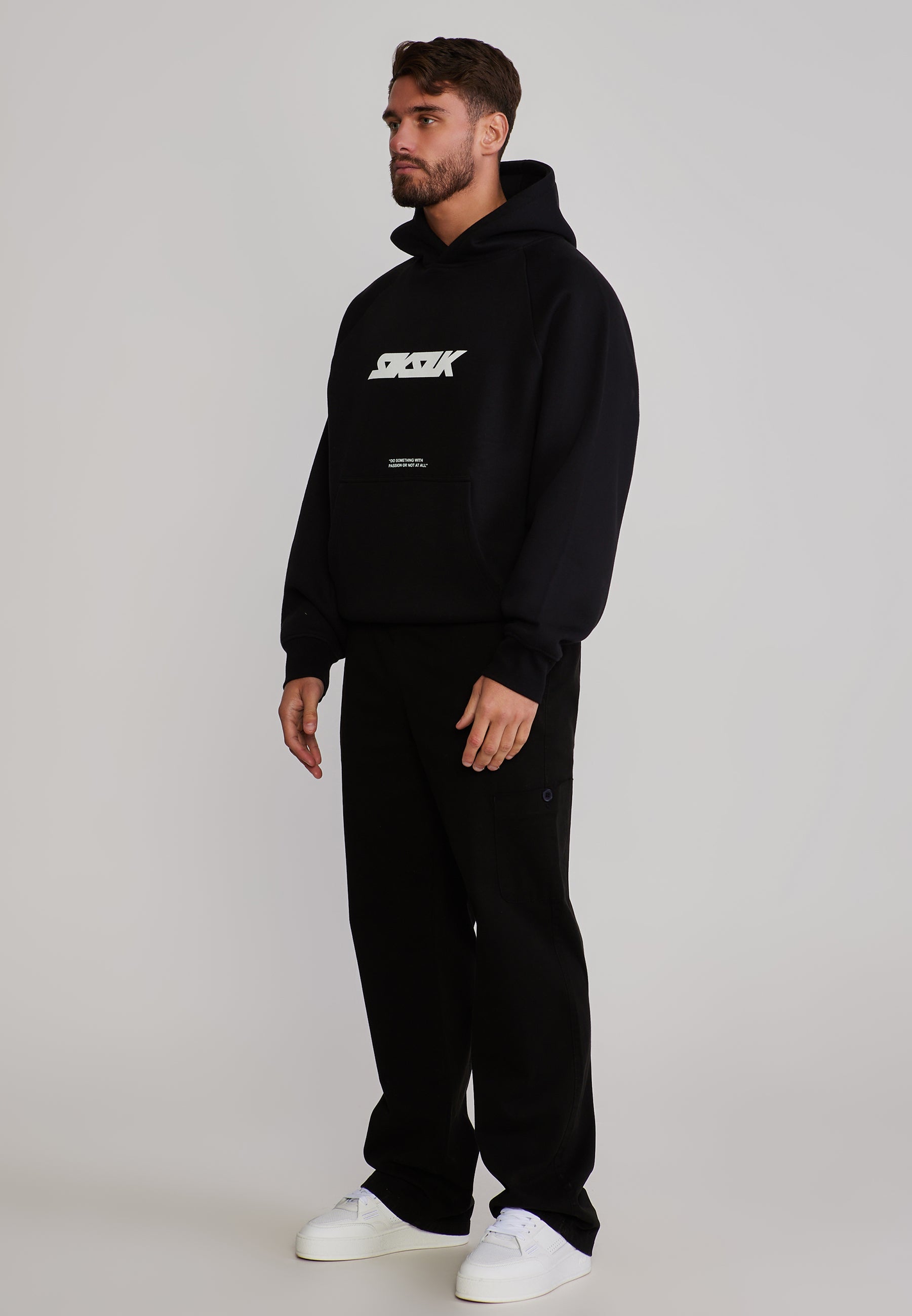 Kapuzenpullover Graphic in Black Kapuzenpullover SikSilk