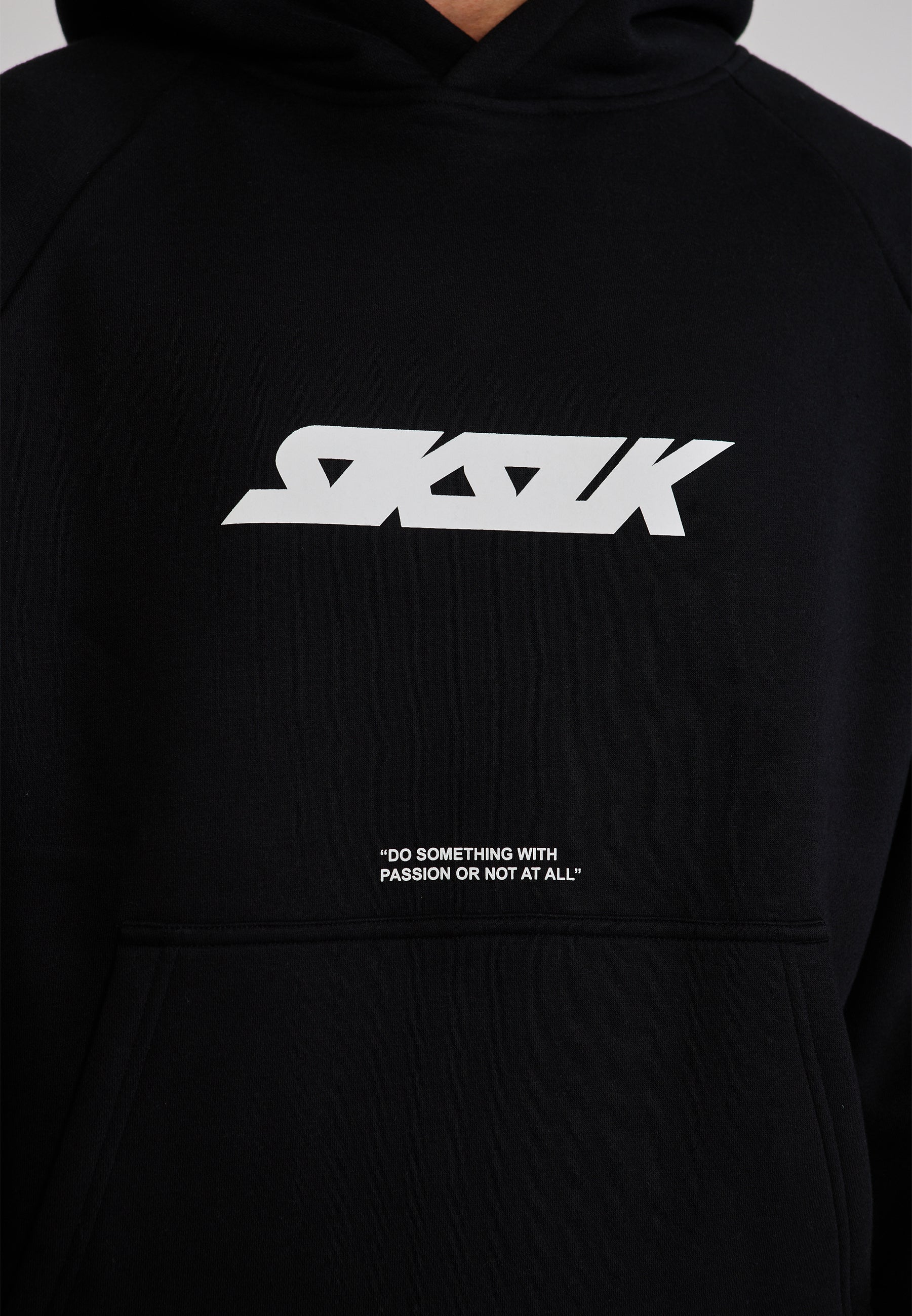 Kapuzenpullover Graphic in Black Kapuzenpullover SikSilk