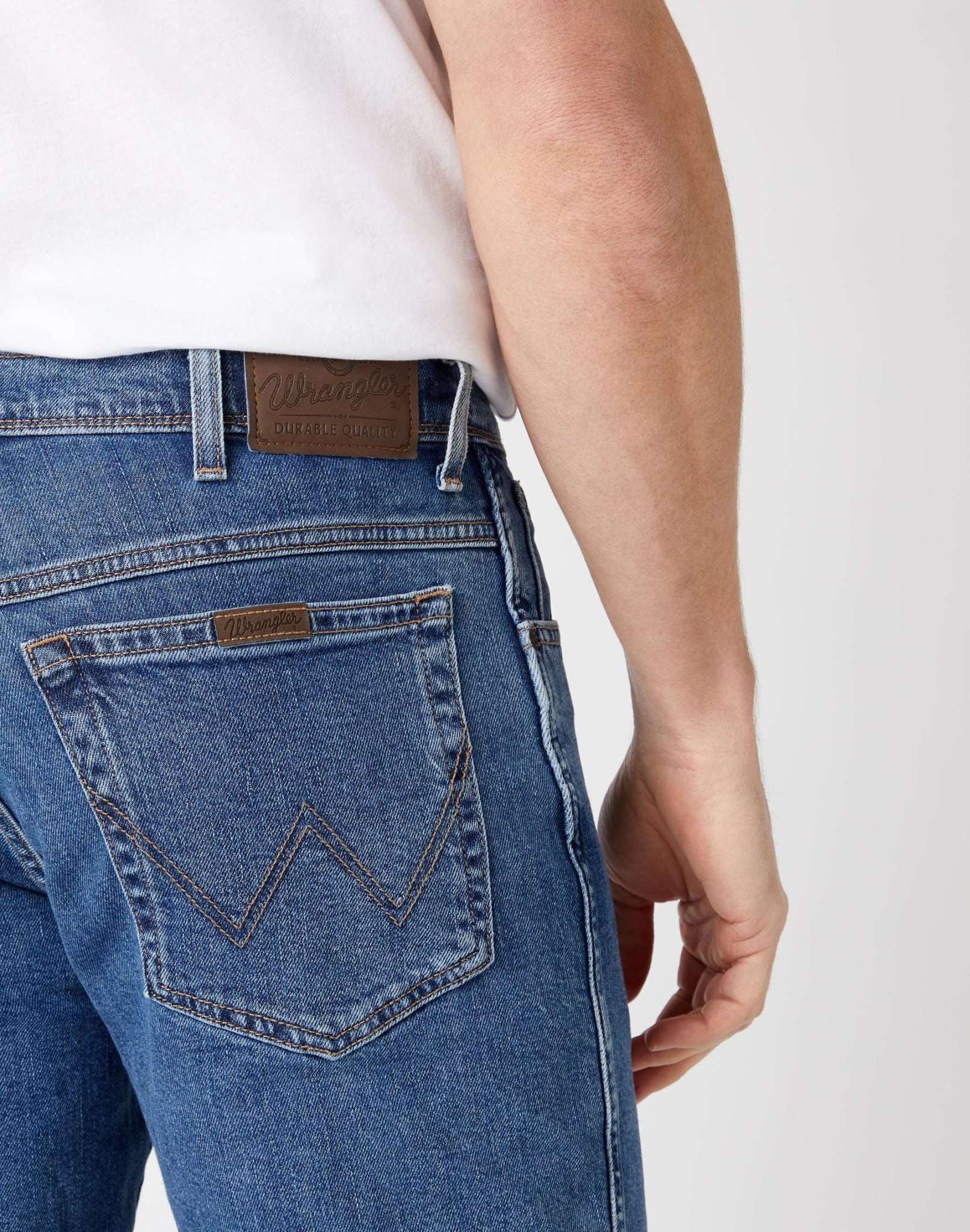 Regular Fit Low Stretch in Stonewash Jeans Wrangler   