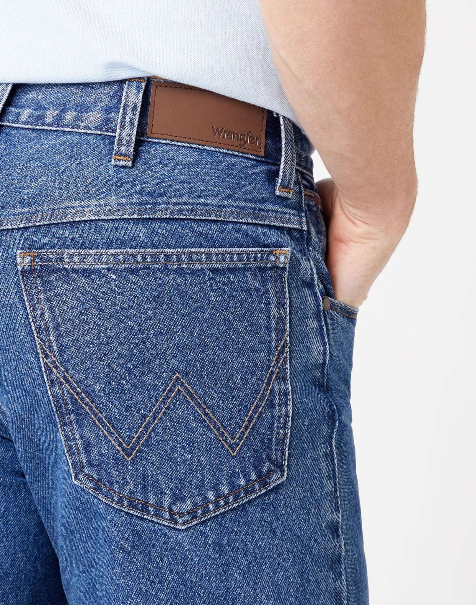 Straight Non Stretch in Medium Stonewash Jeans Wrangler   