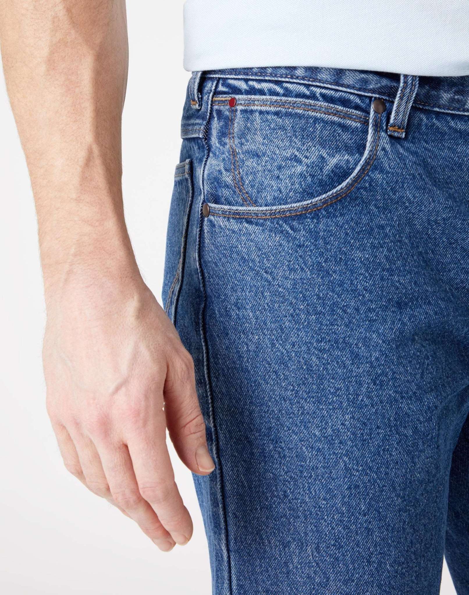 Straight Non Stretch in Medium Stonewash Jeans Wrangler   