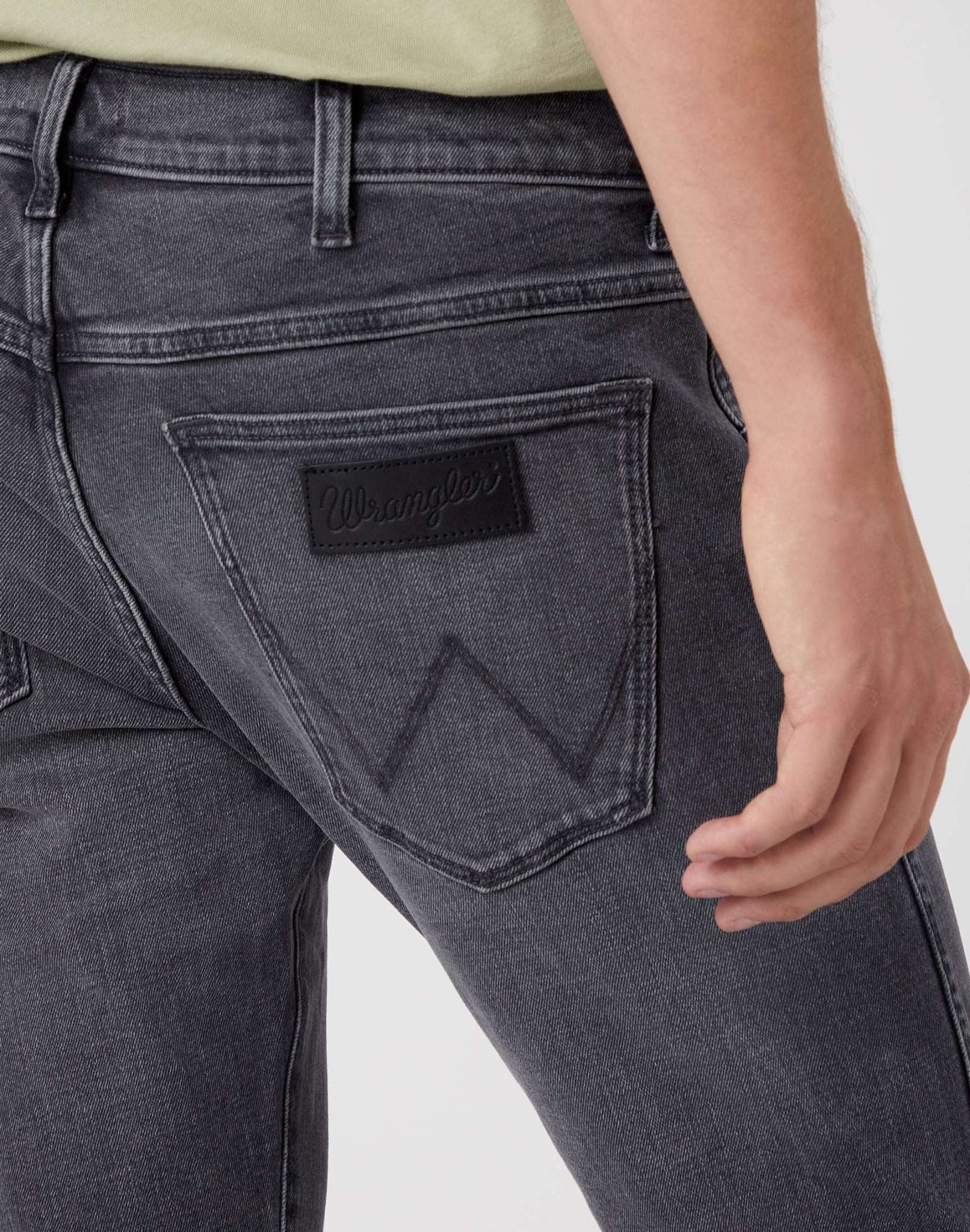Bryson Medium Stretch in Blackout Jeans Wrangler   