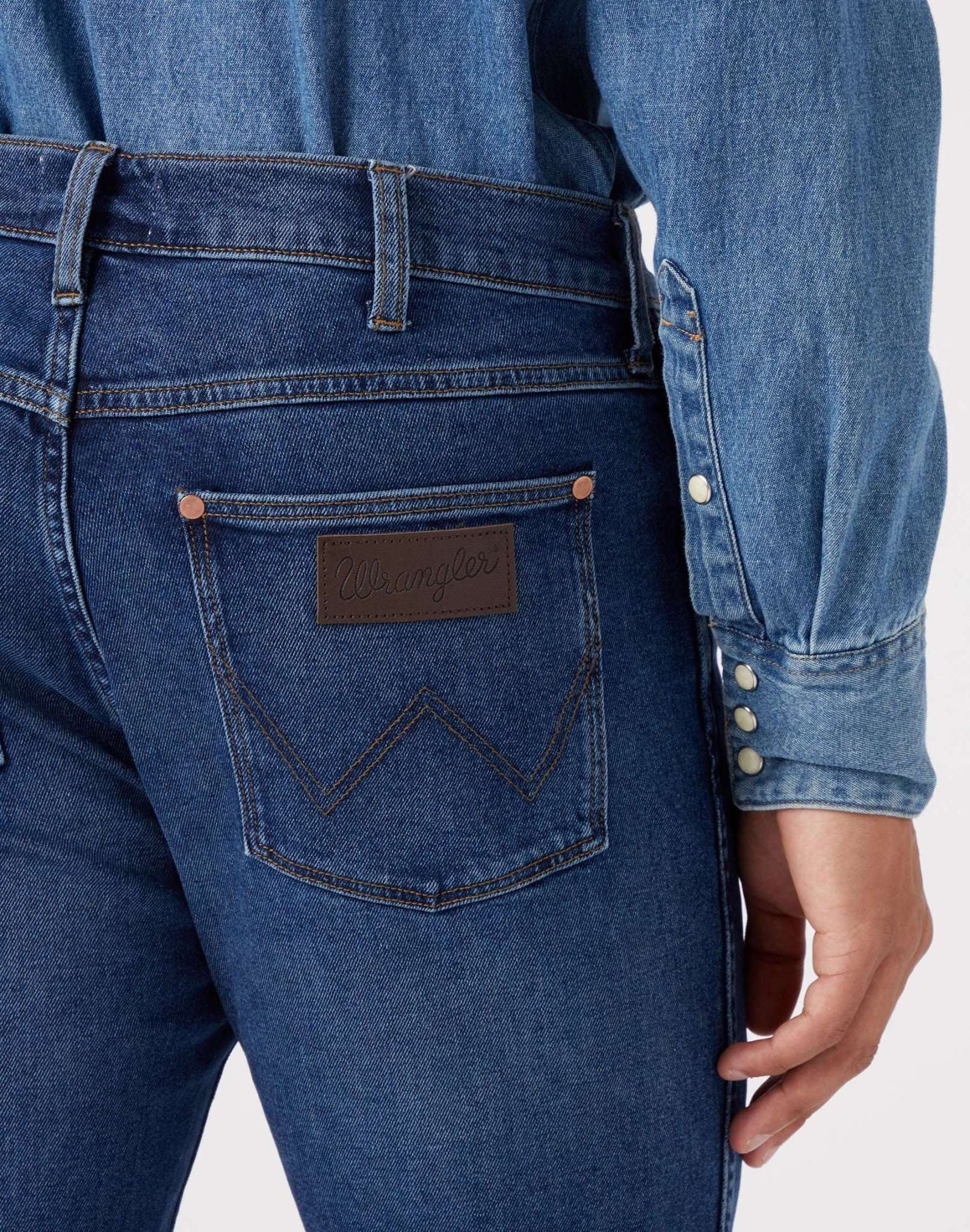 Larston Low Stretch in The Rock Jeans Wrangler   