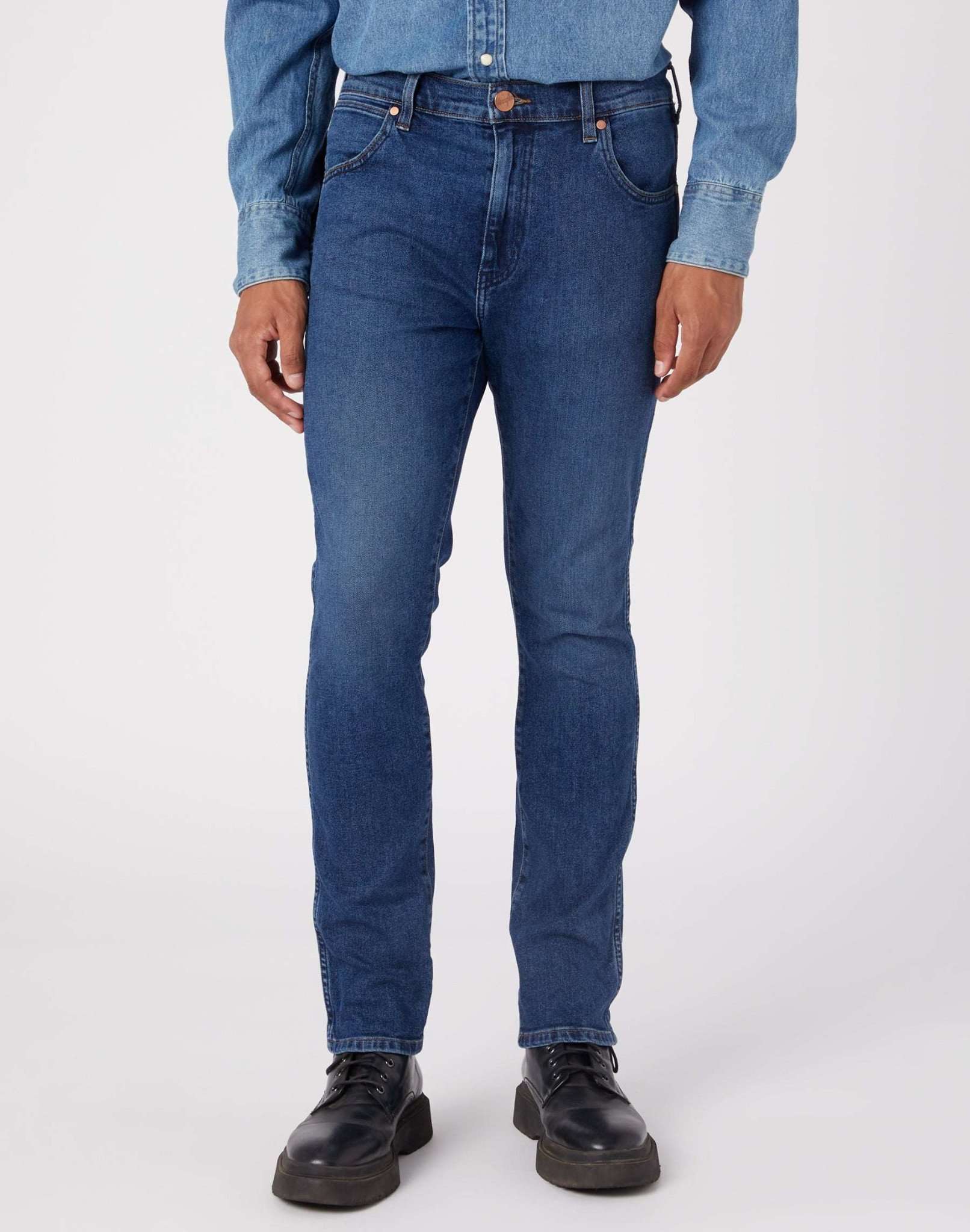 Larston Low Stretch in The Rock Jeans Wrangler   