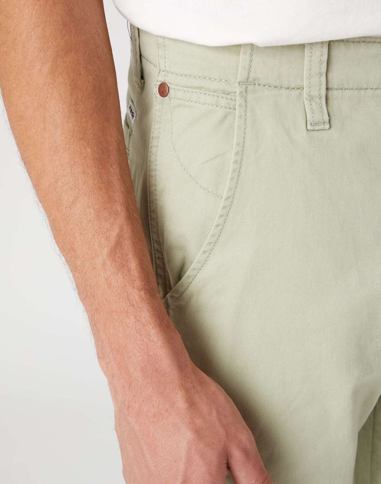 Casey Jones Chino in Tea Leaf Hosen Wrangler   