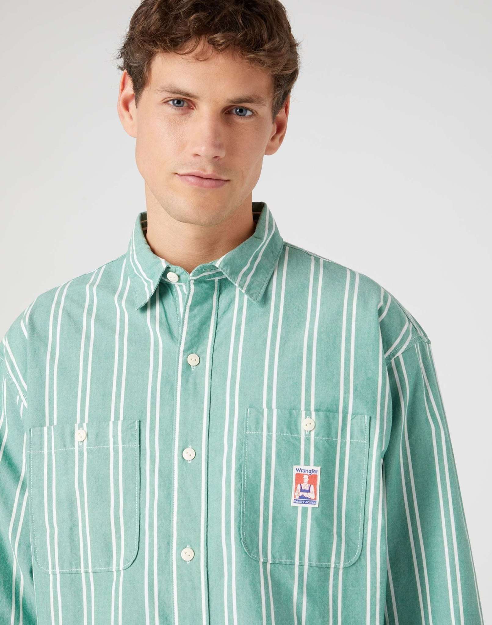 Casey Jones Two Pocket Utility Shirt in Pine Green Hemden Wrangler   