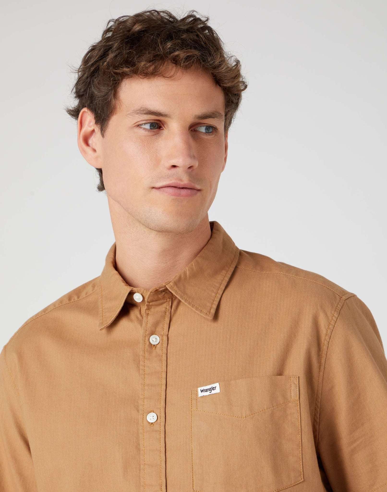 Kurzarm One Pocket Shirt in Tobacco Brown Hemden Wrangler   