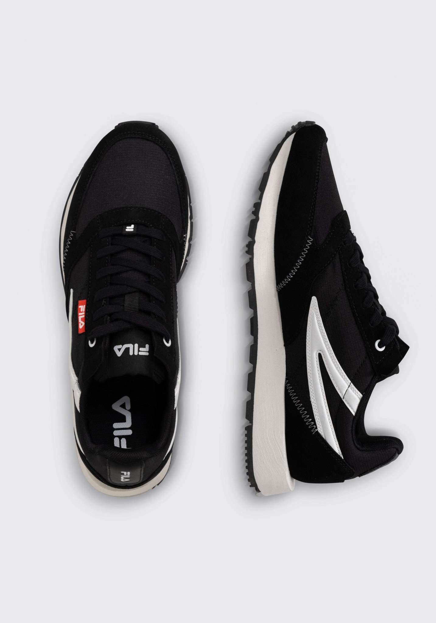 Run Formation in Black Sneakers Fila   