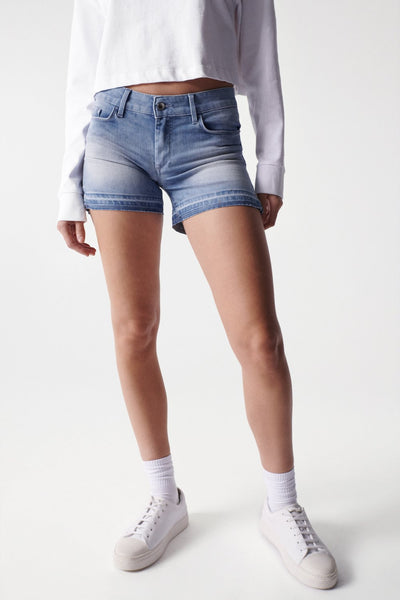 Short Wonder Push-Up in Light Wash Jeansshorts Salsa Jeans   