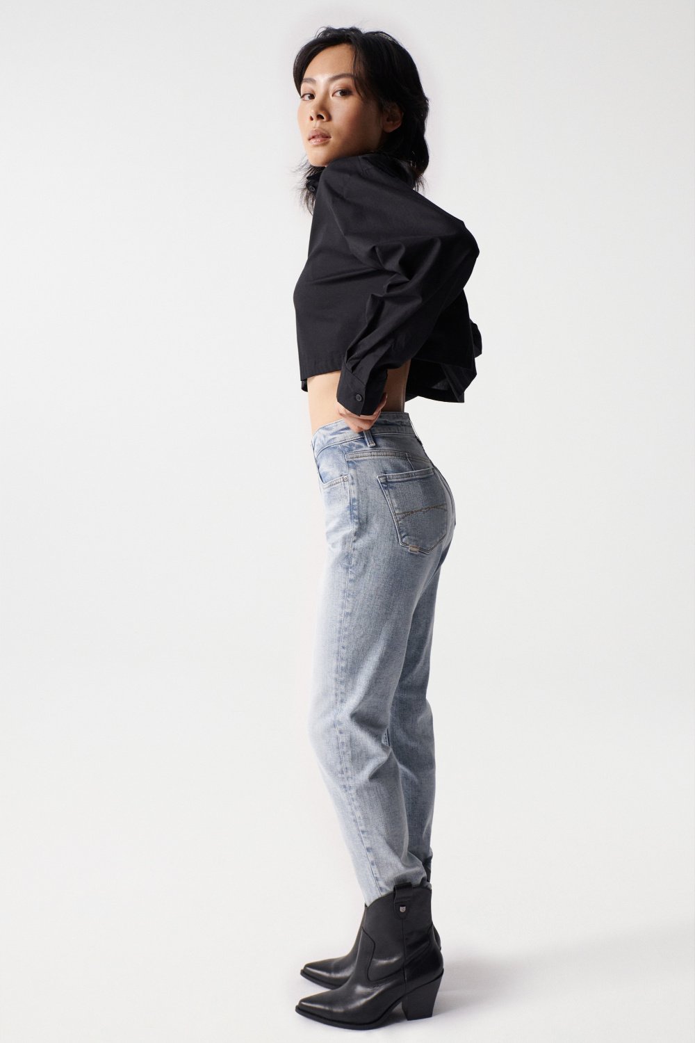 True Cropped Slim Comfort in Light Wash Jeans Salsa Jeans   
