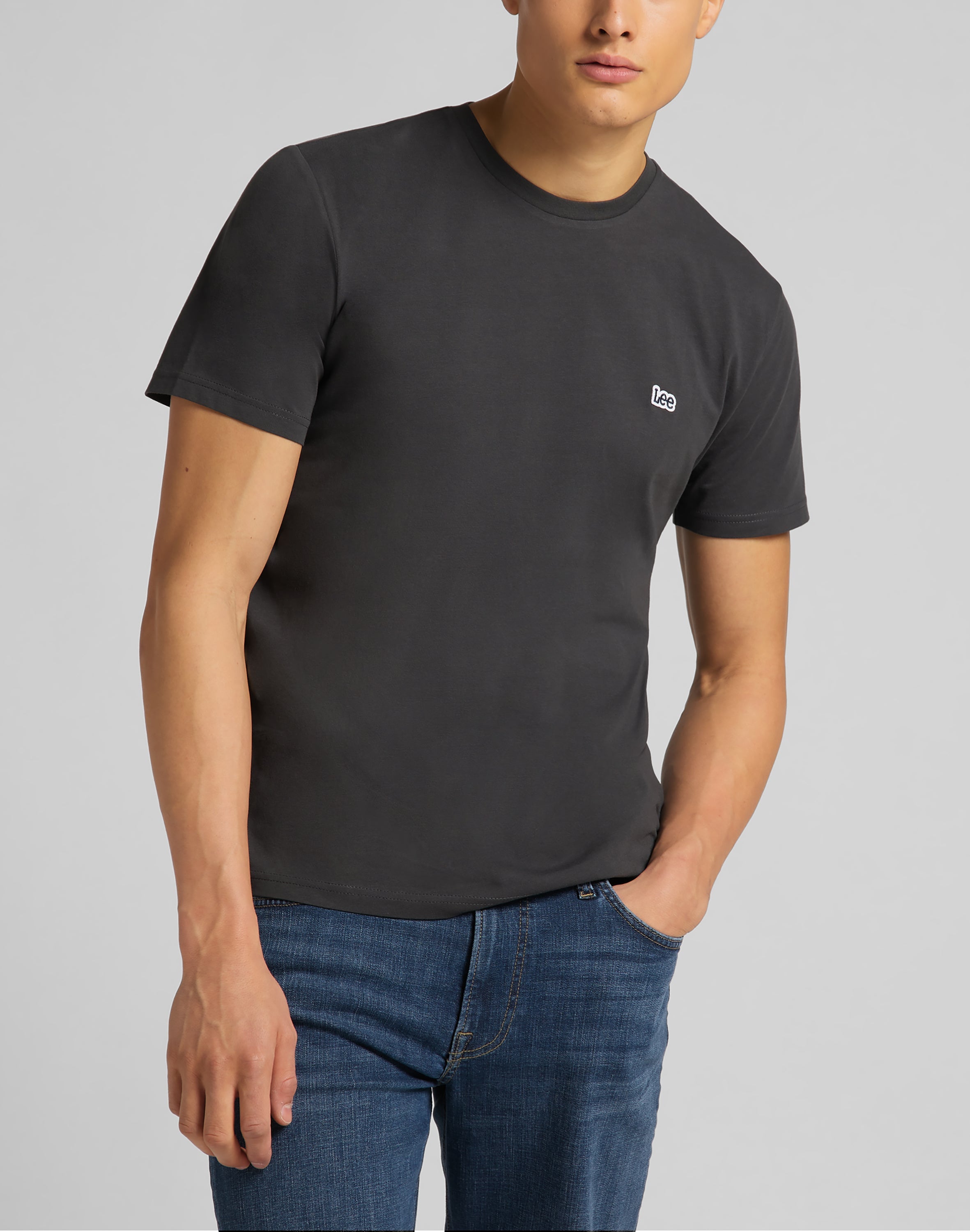Kurzarm Patch Logo Tee in Washed Black T-Shirts Lee   