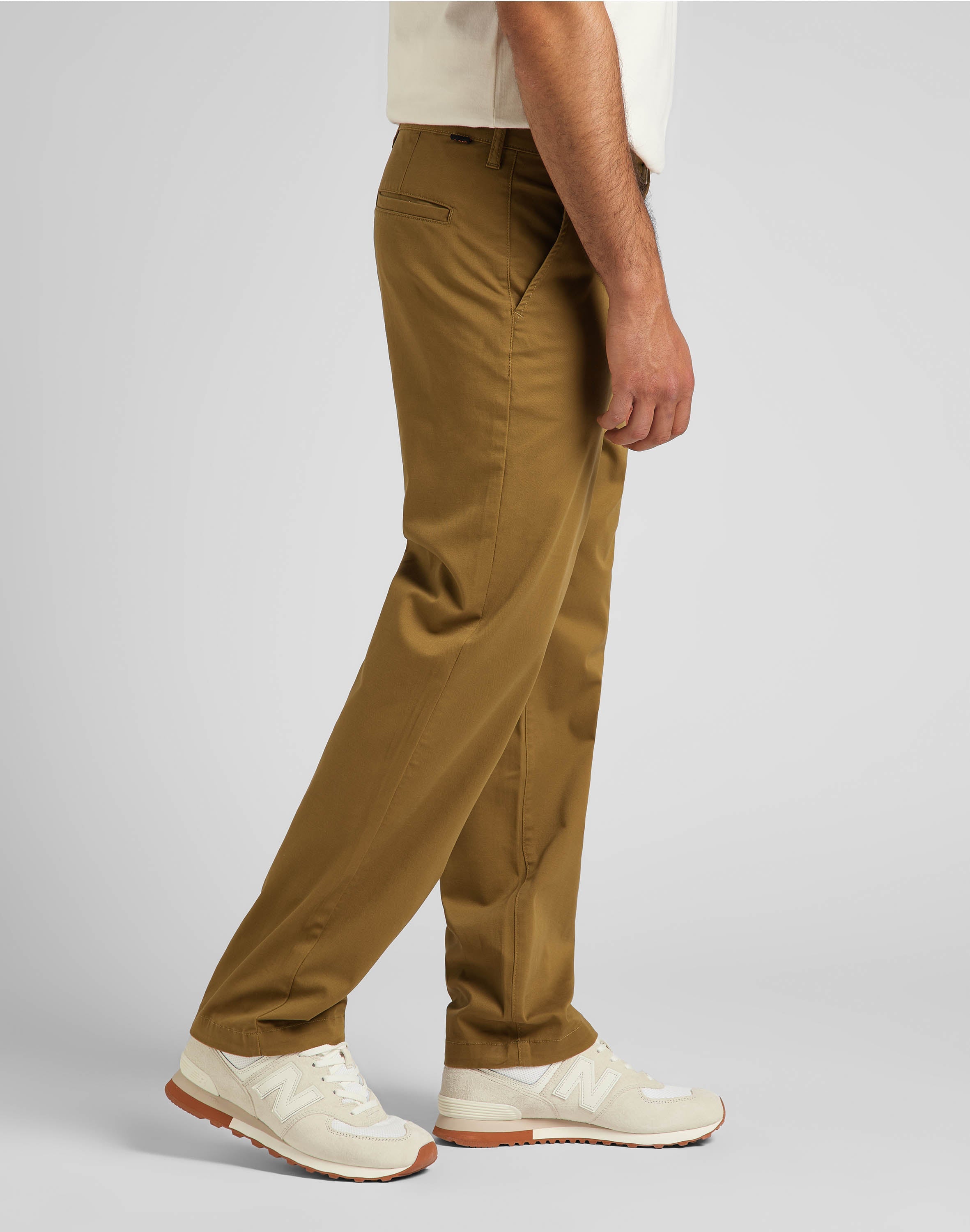 Relaxed Chino in Tumbleweed Chinos Lee   