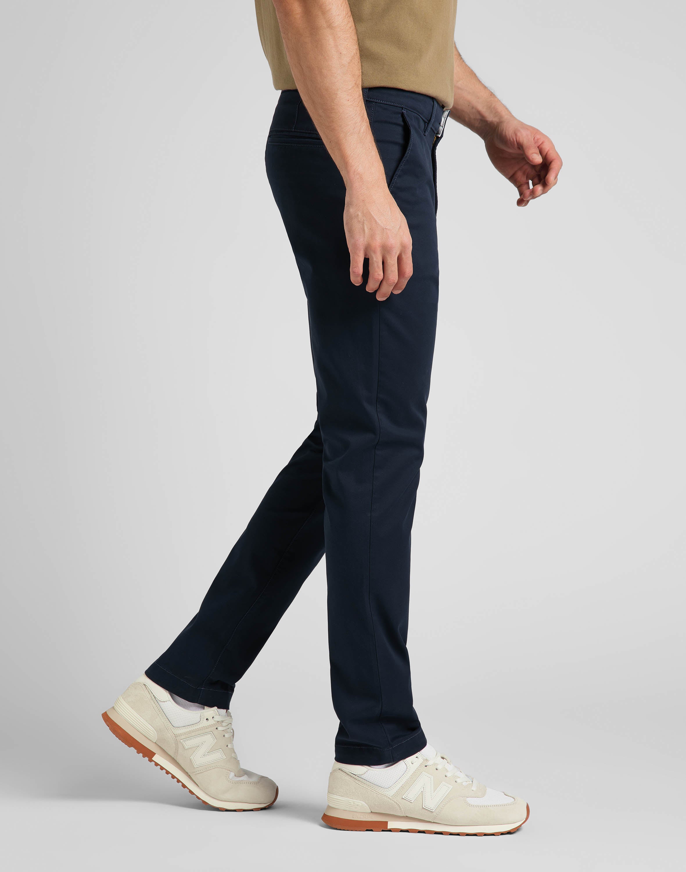 Slim Chino in Deep Navy Hosen Lee   