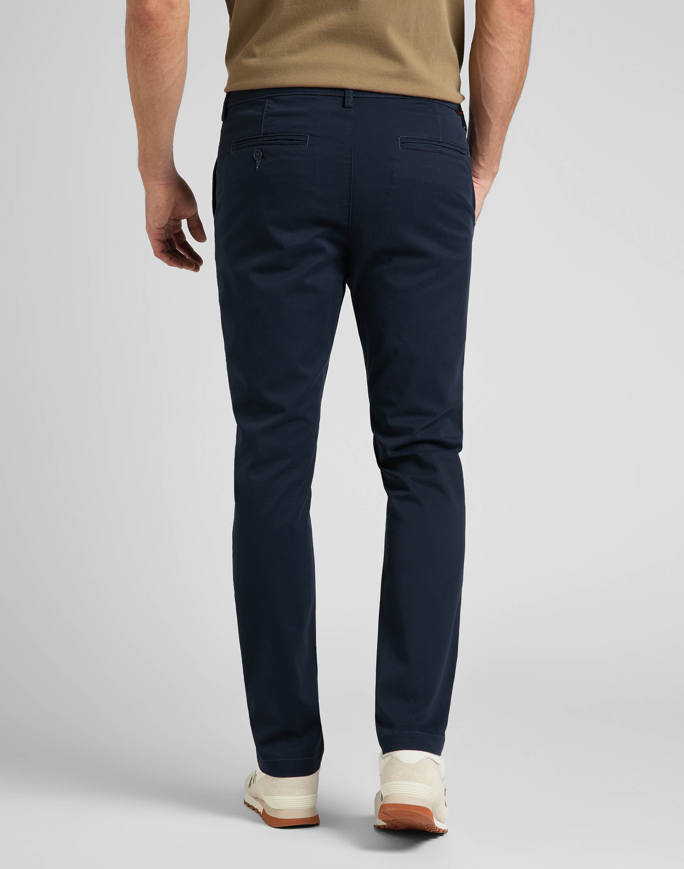 Slim Chino in Deep Navy Hosen Lee   