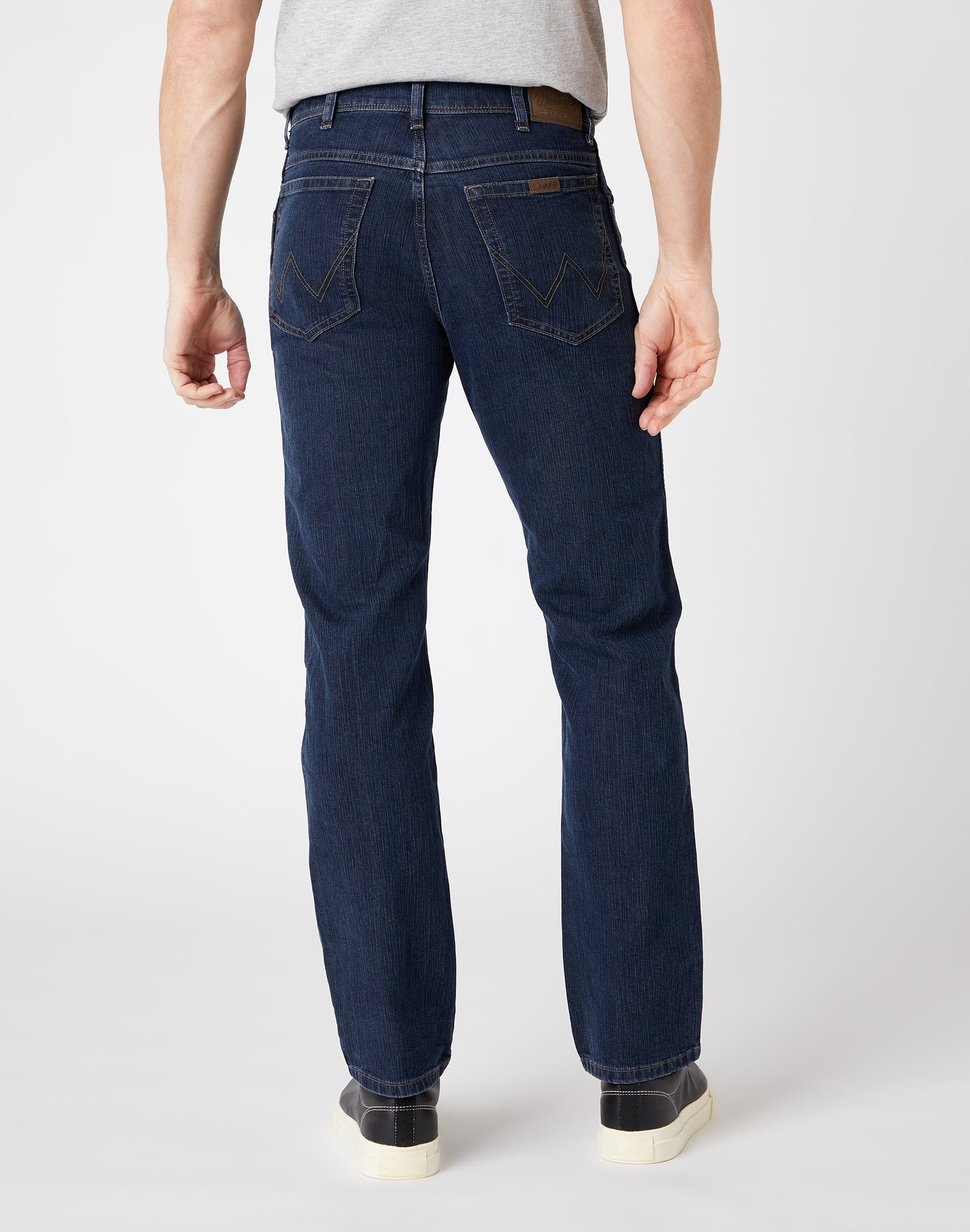 Regular Fit Medium Stretch in Darkstone Jeans Wrangler   
