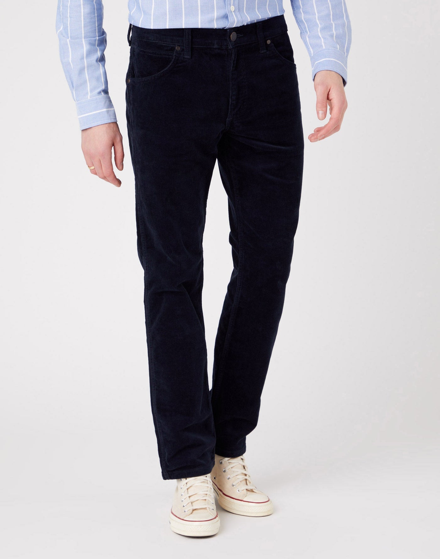 Greensboro Corduroy in Navy Hosen Wrangler   