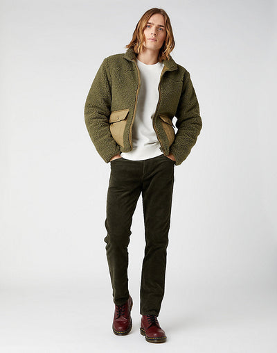 Greensboro Corduroy in Militare Green Hosen Wrangler   