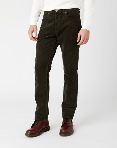 Greensboro Corduroy in Militare Green Hosen Wrangler   