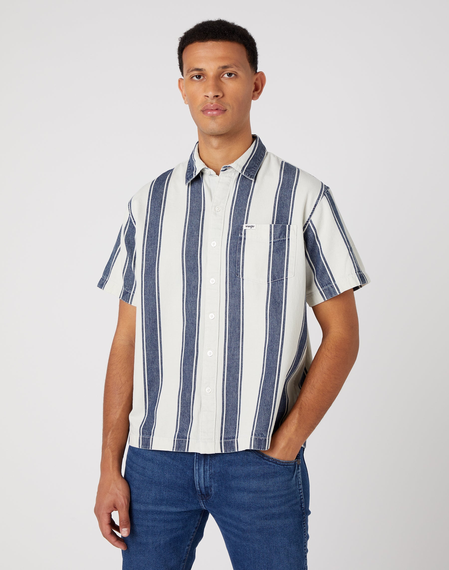 Kurzarm One Pocket Shirt in Light Indigo Hemden Wrangler   