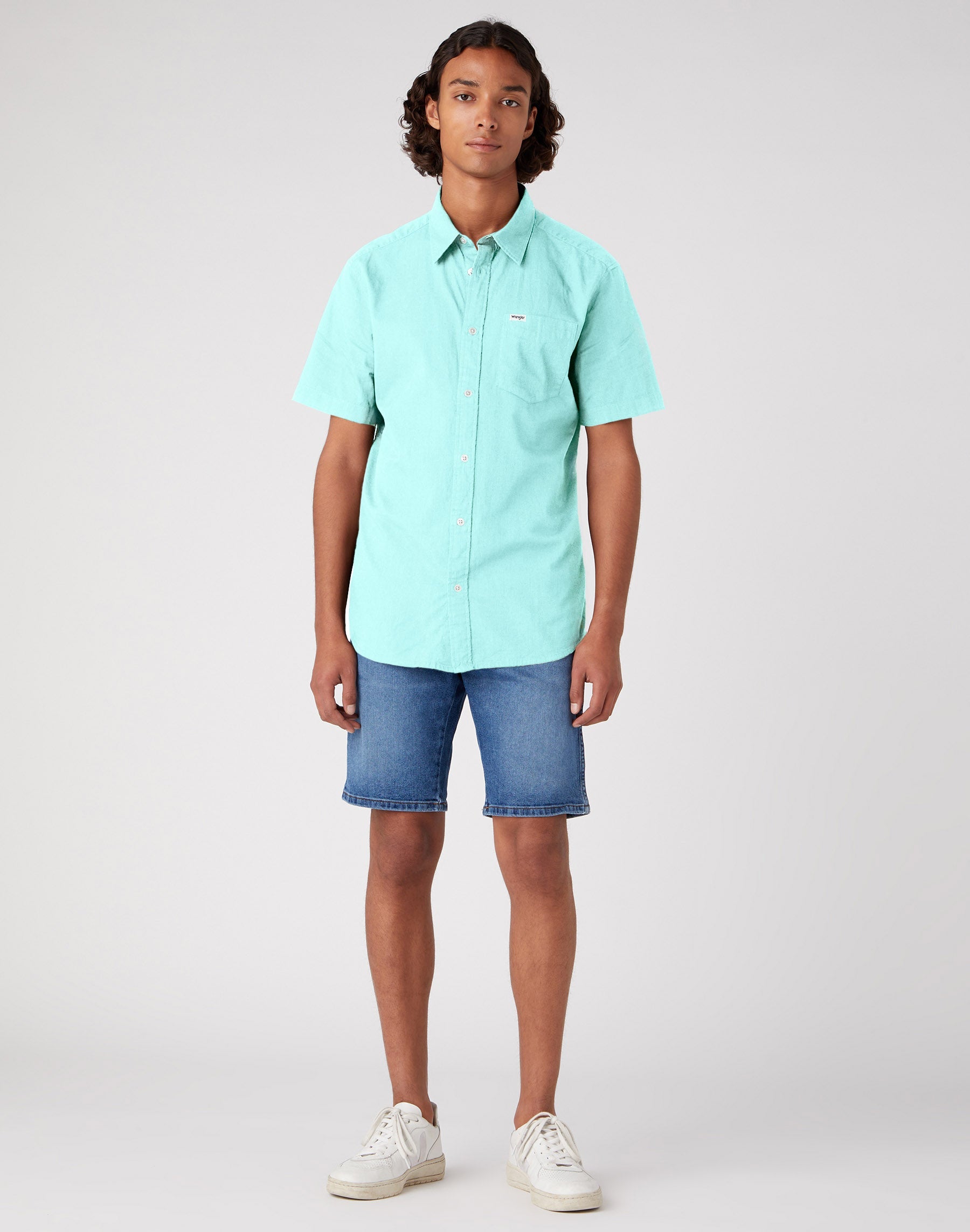 Short Sleeve One Pocket Shirt in Canal Blue Hemden Wrangler   