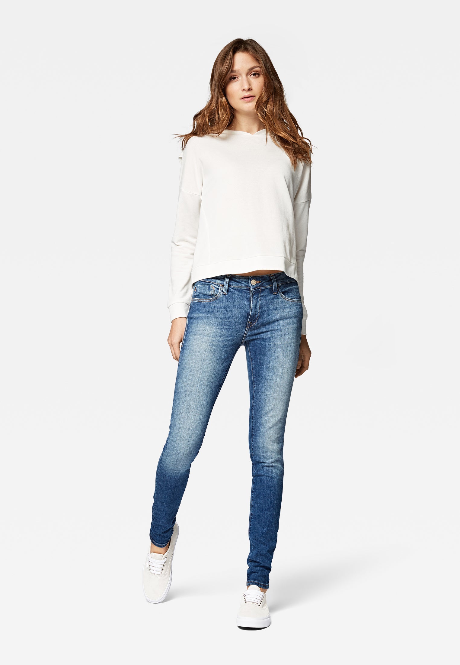 Adriana in Deep Shaded Jeans Mavi   