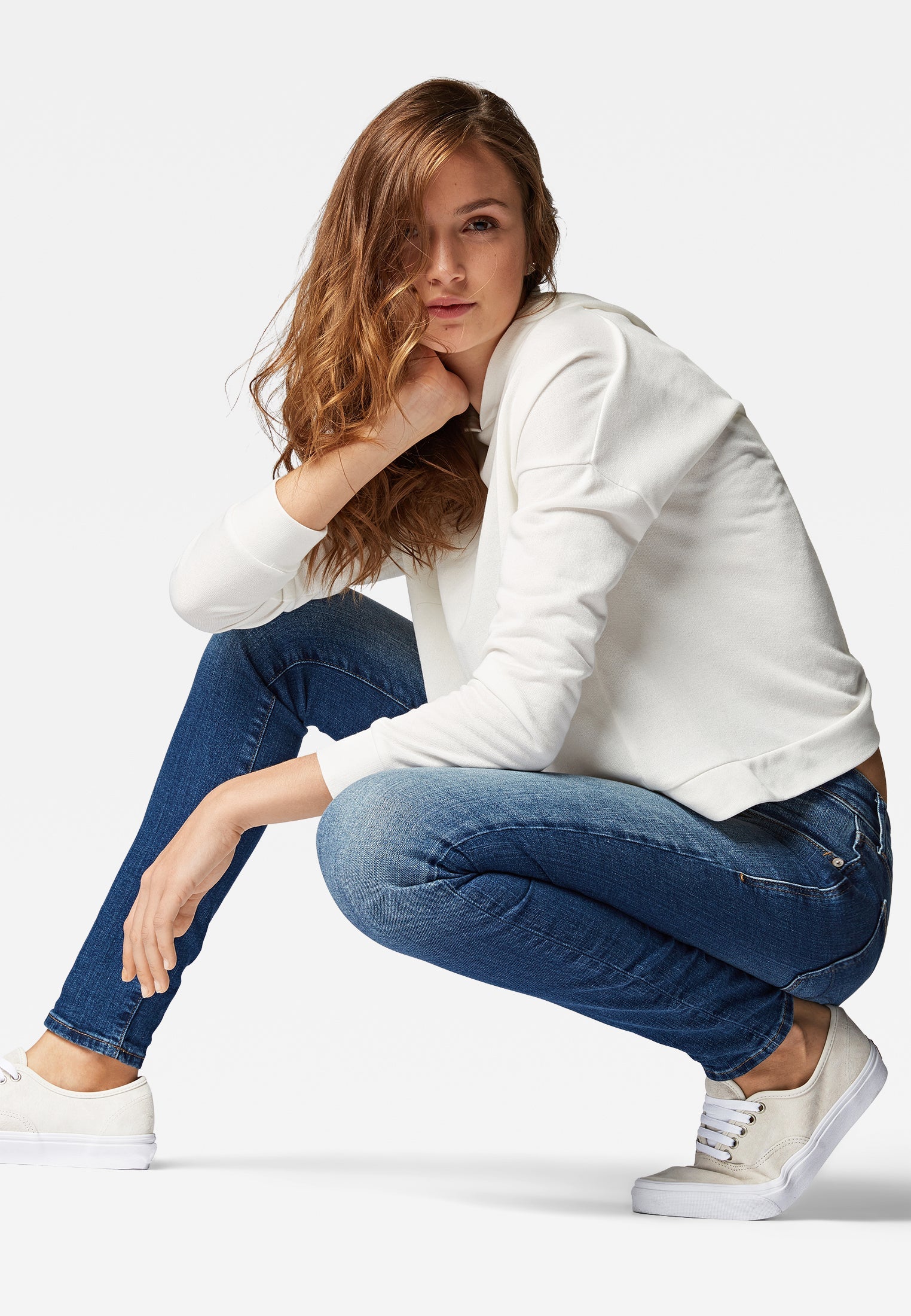 Adriana in Deep Shaded Jeans Mavi   